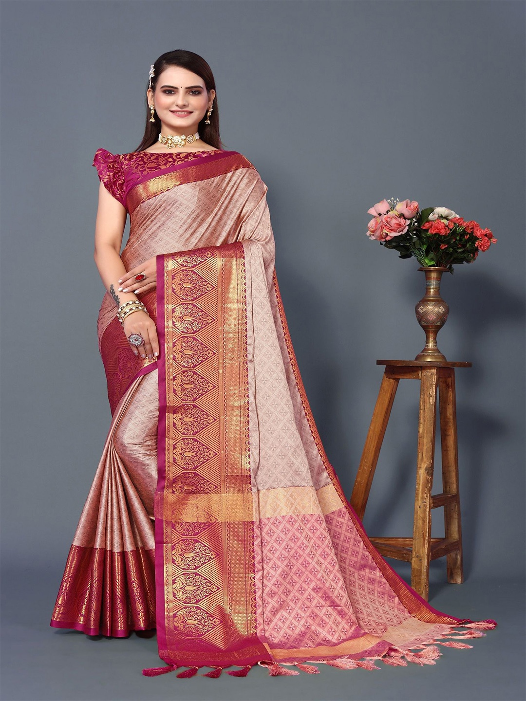 

LADY SHOPI Woven Design Zari Saree, Peach