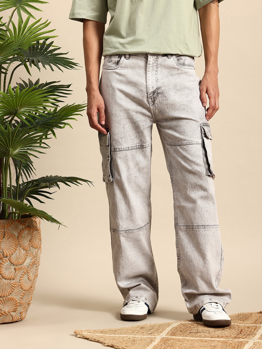 

Mast & Harbour Men Wide Leg Light Fade Stretchable Cargo Style Jeans, Grey