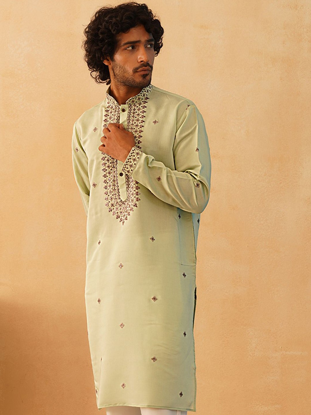 

Jompers Ethnic Motifs Embroidered Mandarin Collar Sequinned Straight Kurta, Green