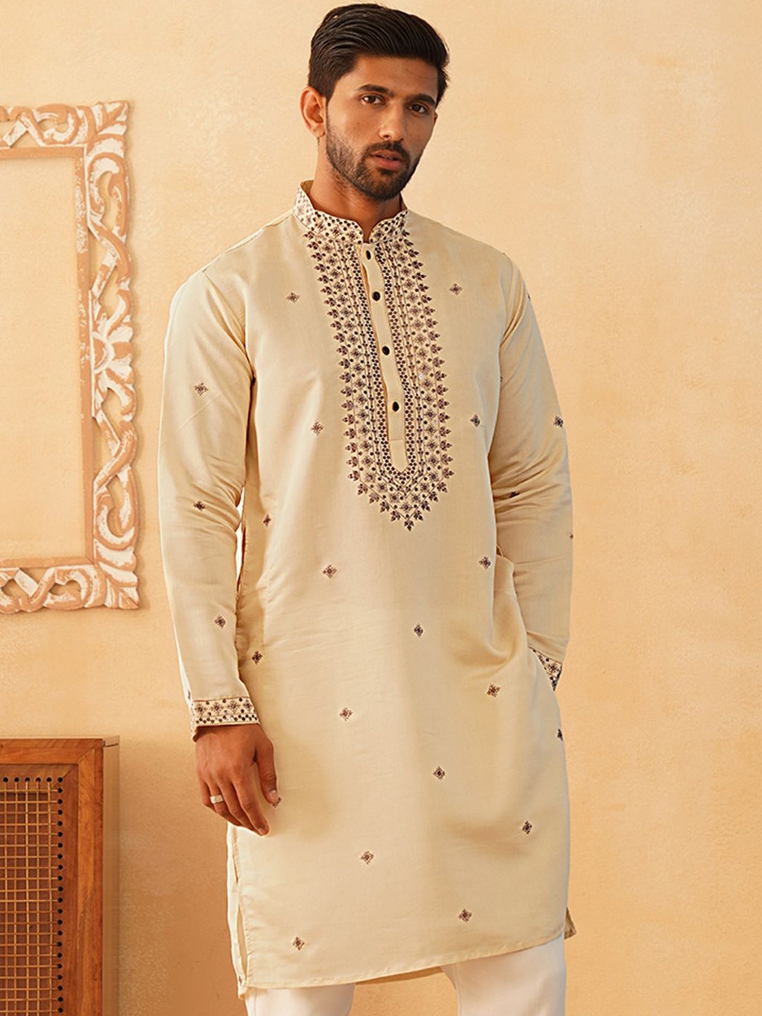 

Jompers Ethnic Motifs Embroidered Mandarin Collar Cotton Silk Sequinned Straight Kurta, Cream