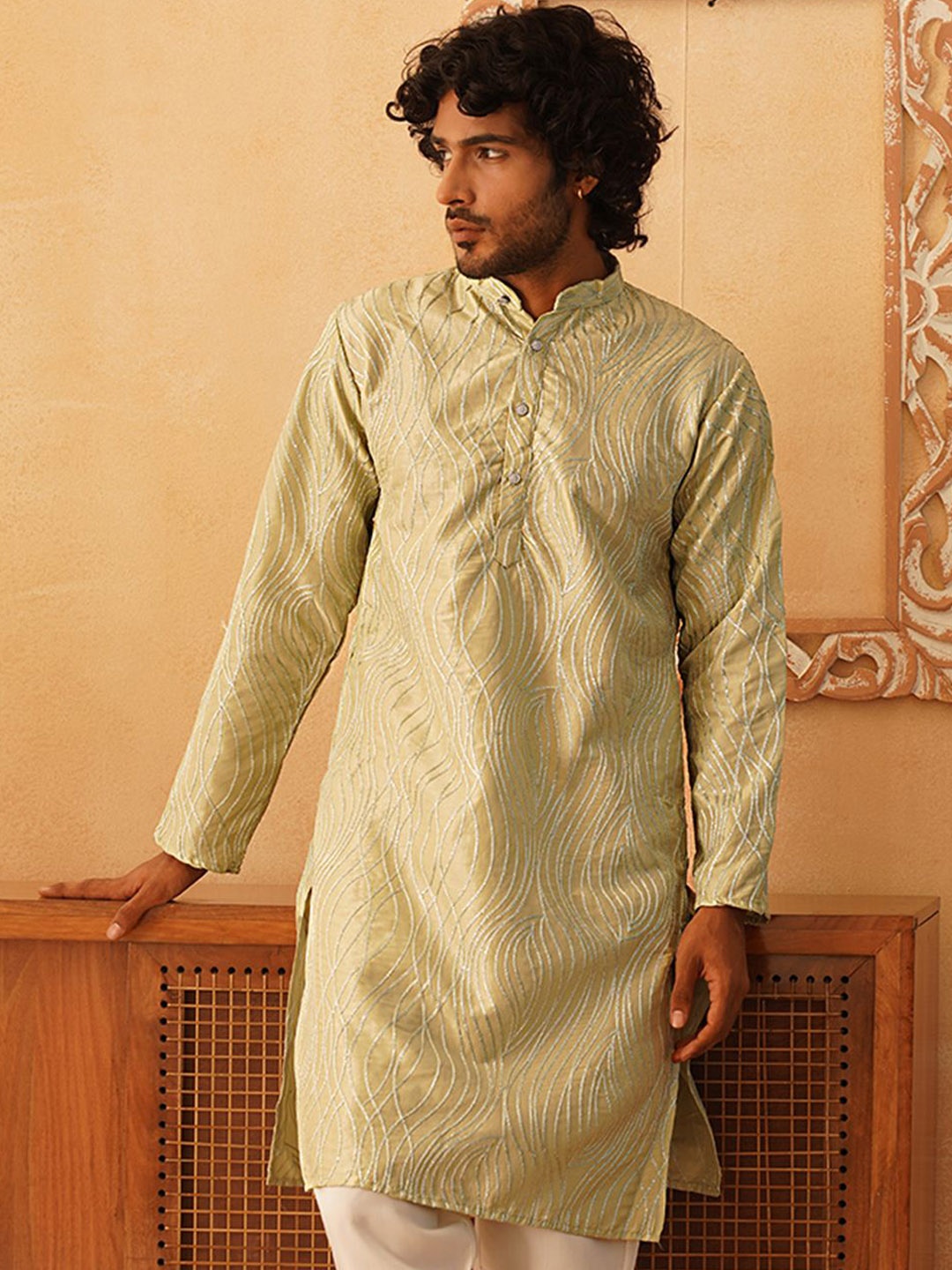 

Jompers Abstract Embroidered Band Collar Thread Work Kurta, Green