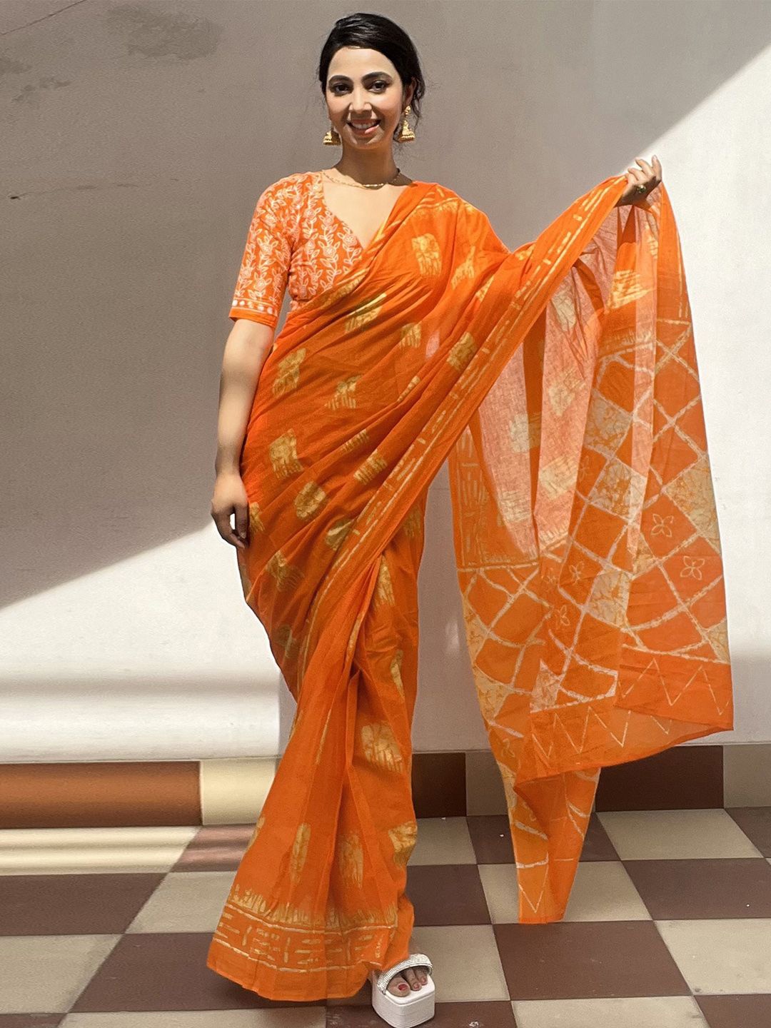 

Anouk Batik Block Print Ready To Wear Saree, Orange