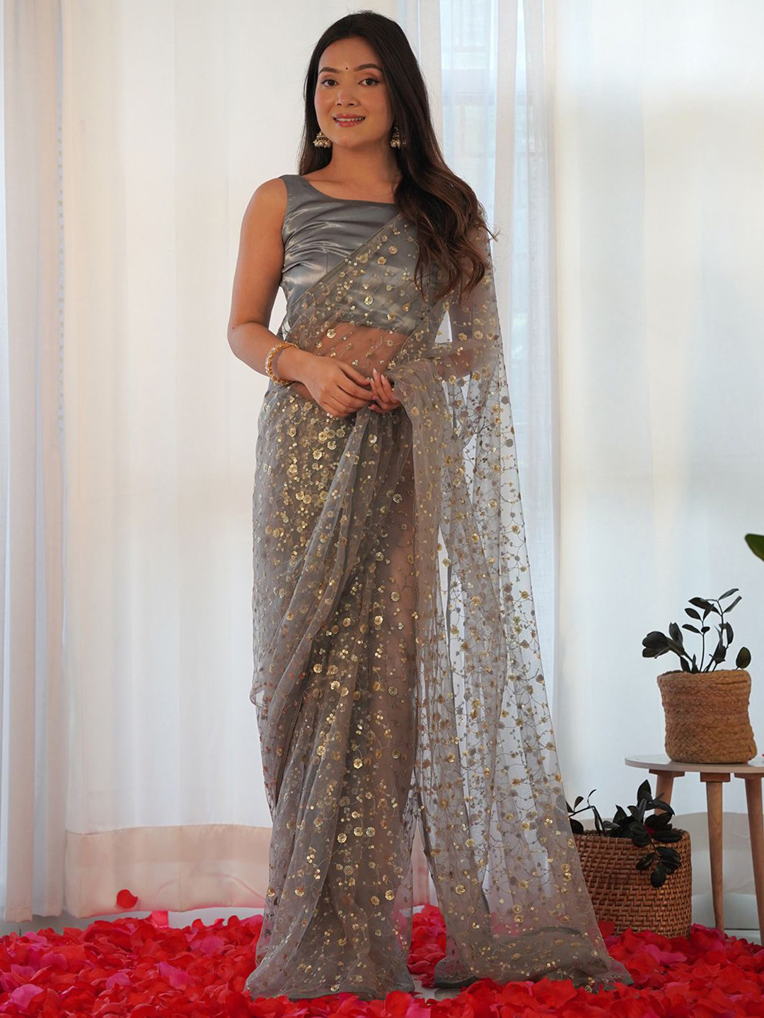 

Anouk Women Embellished Sequinned Net Saree, Grey