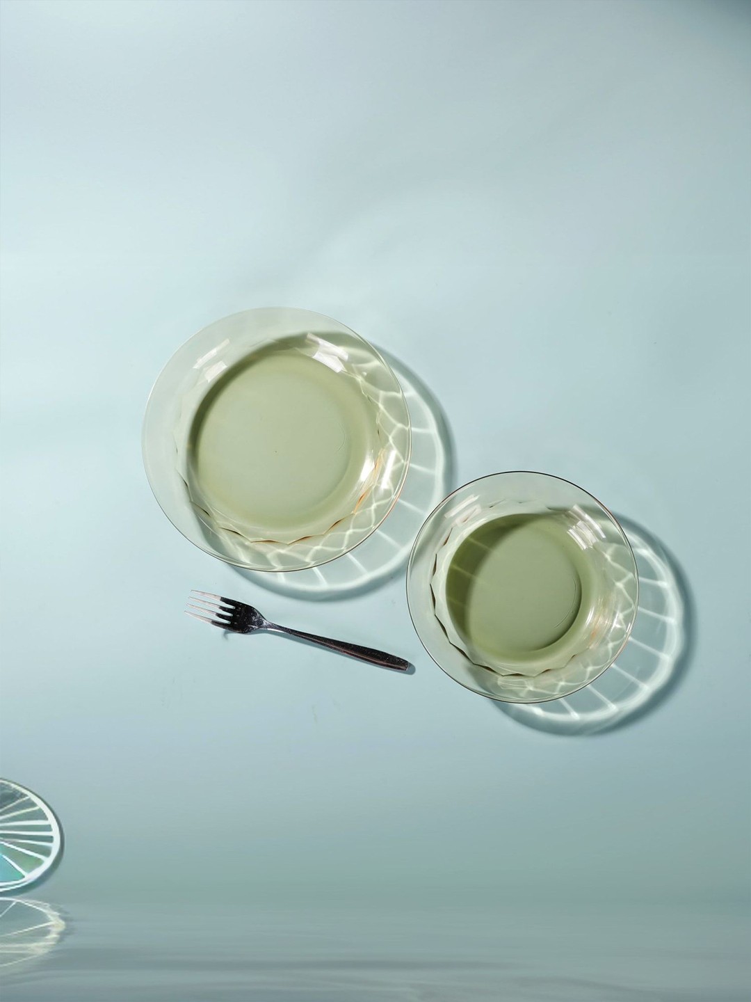 

Kuber Industries Brown & Green 4 Pieces Glossy Borosilicate Glass Plates