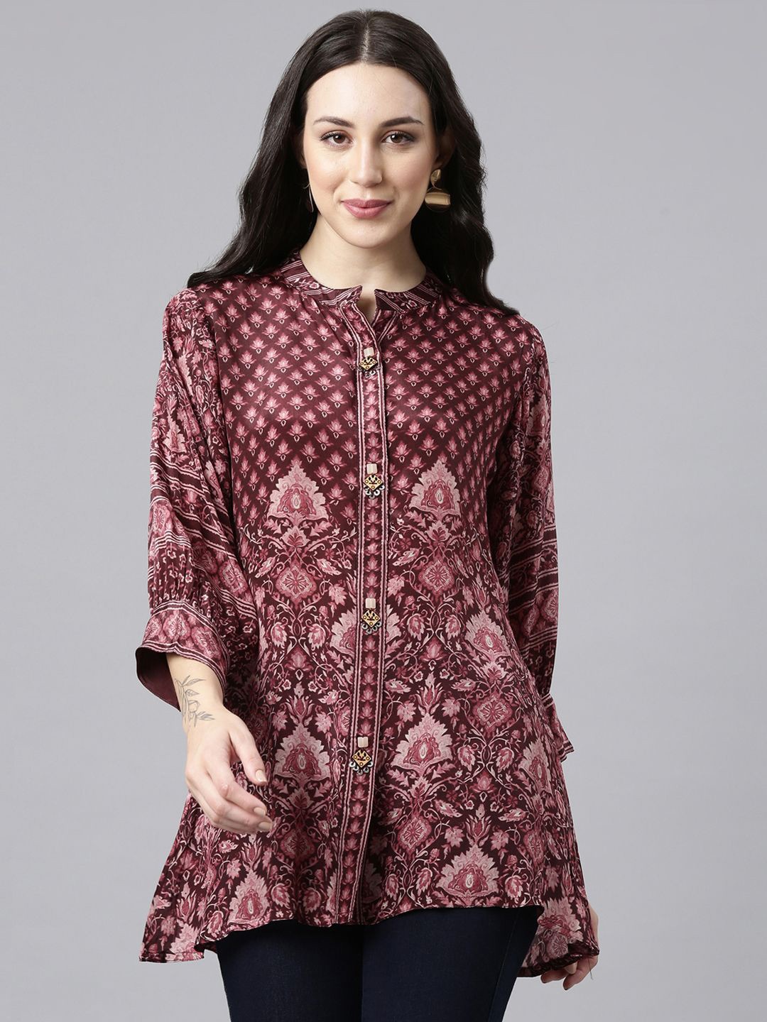 

Neerus Floral Printed Pure Crepe Kurti, Red