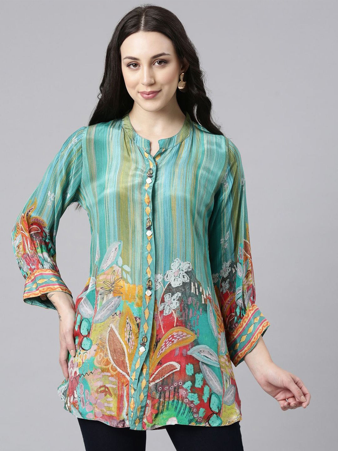 

Neerus Floral Printed Top, Green