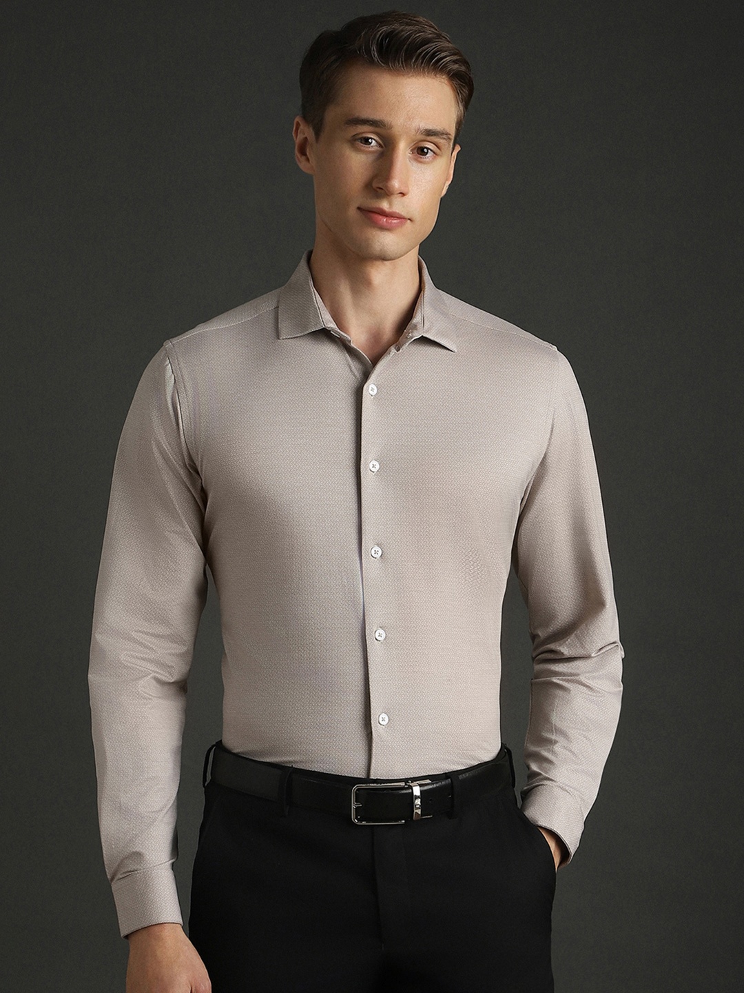 

Bergamo Men Slim Fit Opaque Casual Shirt, Beige
