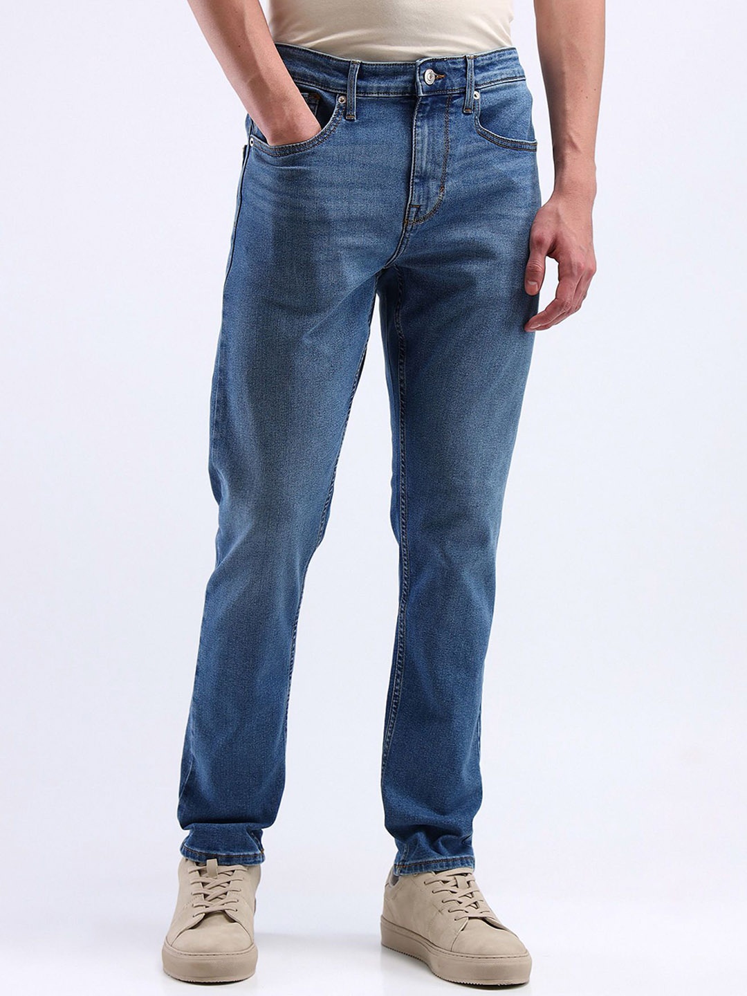 

Flying Machine Men Tapered Fit Mid Rise Light Fade Jeans, Blue