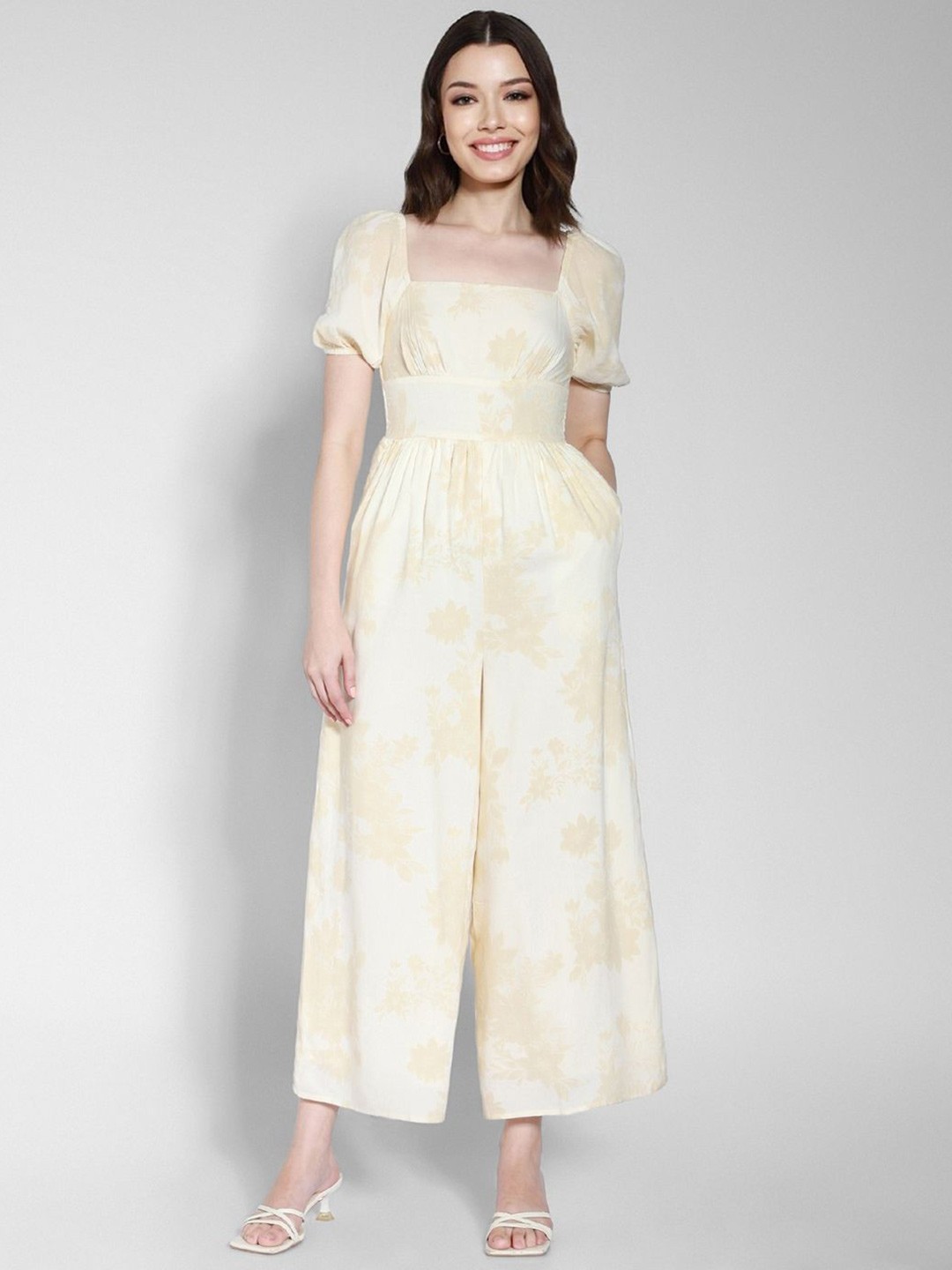 

AMERICAN EAGLE OUTFITTERS Women Printed Puff Sleeve Wide-Leg Jumpsuit, Cream