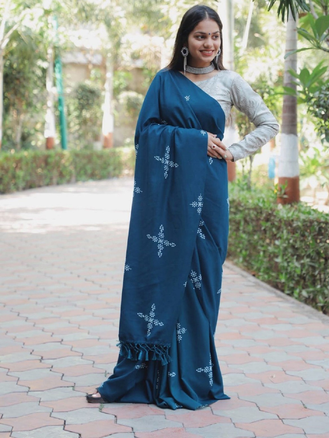 

LADY SHOPI Ethnic Motifs Block Print Saree, Blue