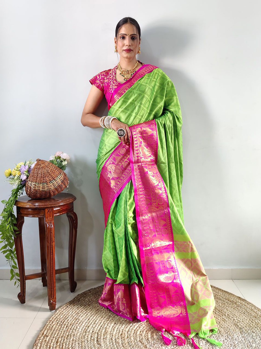 

LADY SHOPI Woven Design Zari Banarasi Saree, Sea green