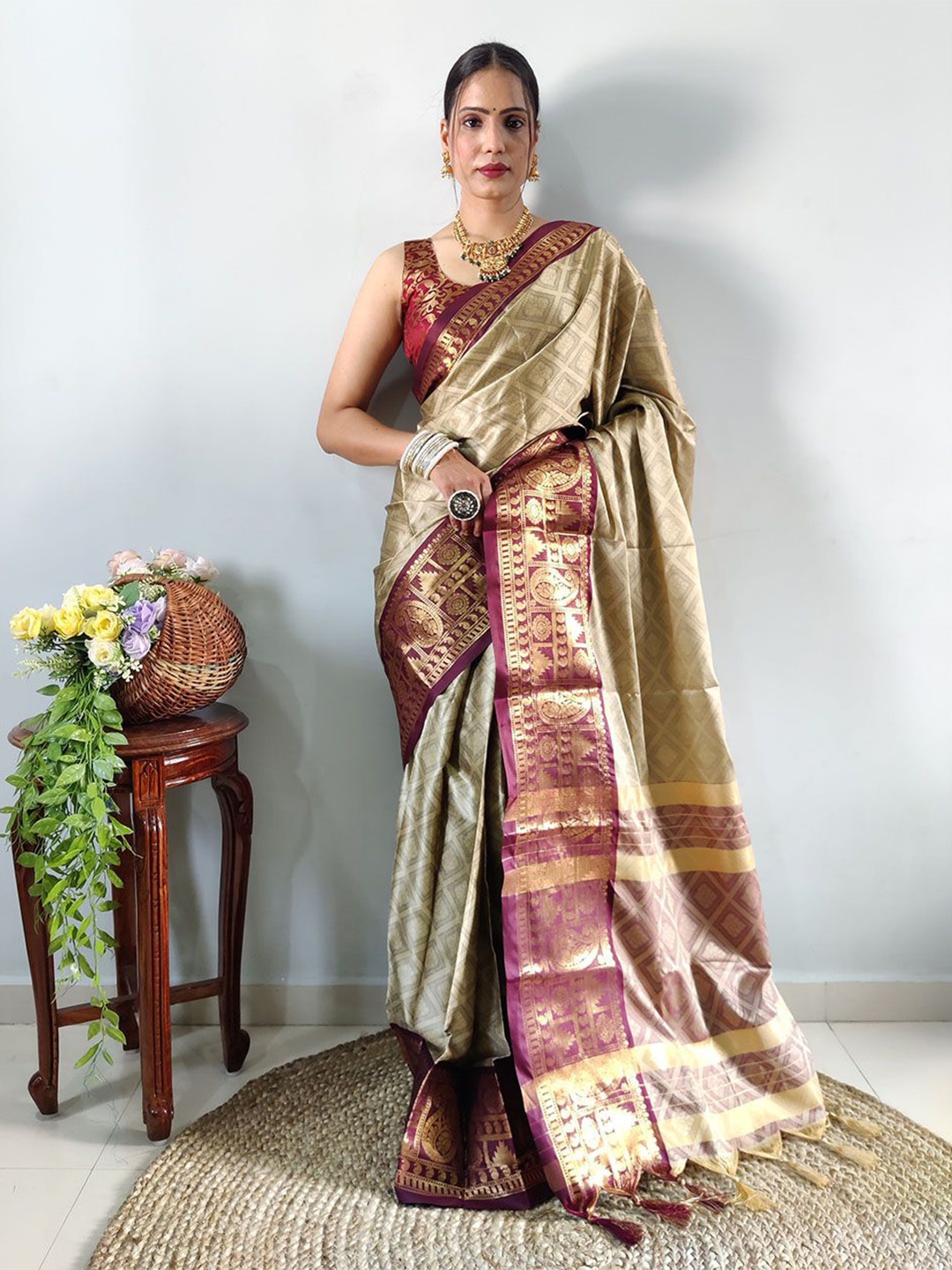 

LADY SHOPI Woven Design Zari Banarasi Saree, Brown