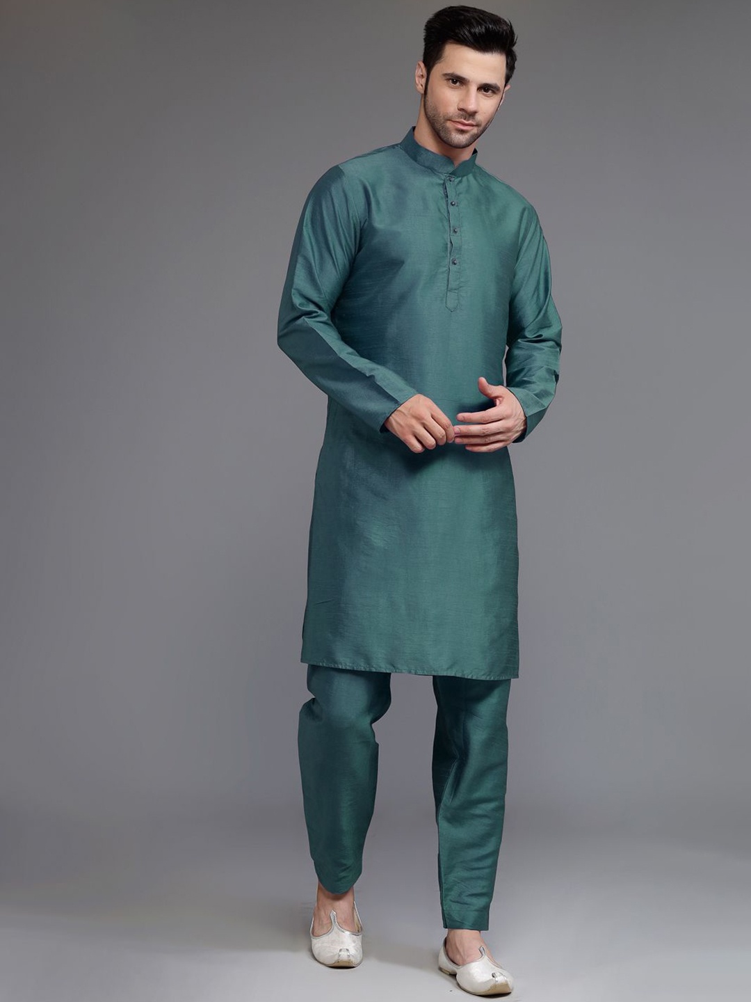 

Utsav Fashion Straight Kurta with Pyjamas & Nehru Jacket, Green