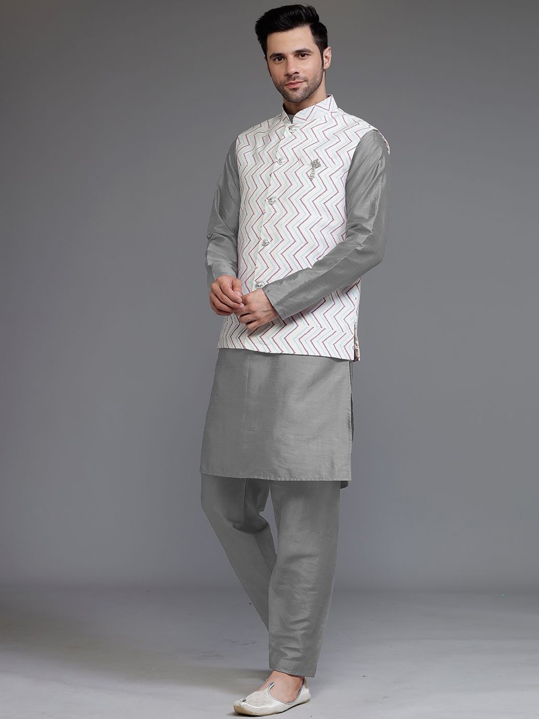 

Utsav Fashion Mandarin Collar Straight Kurta With Trousers & Nehru Jacket, Grey