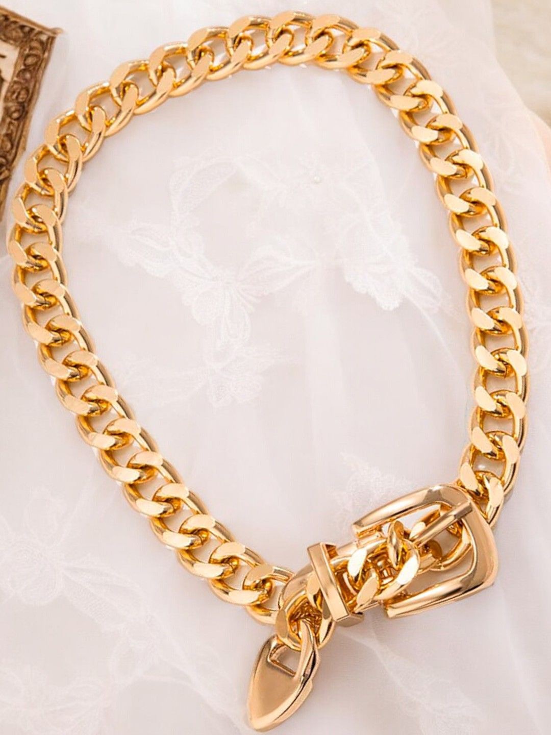 

fabula Lock Shaped Necklace, Gold