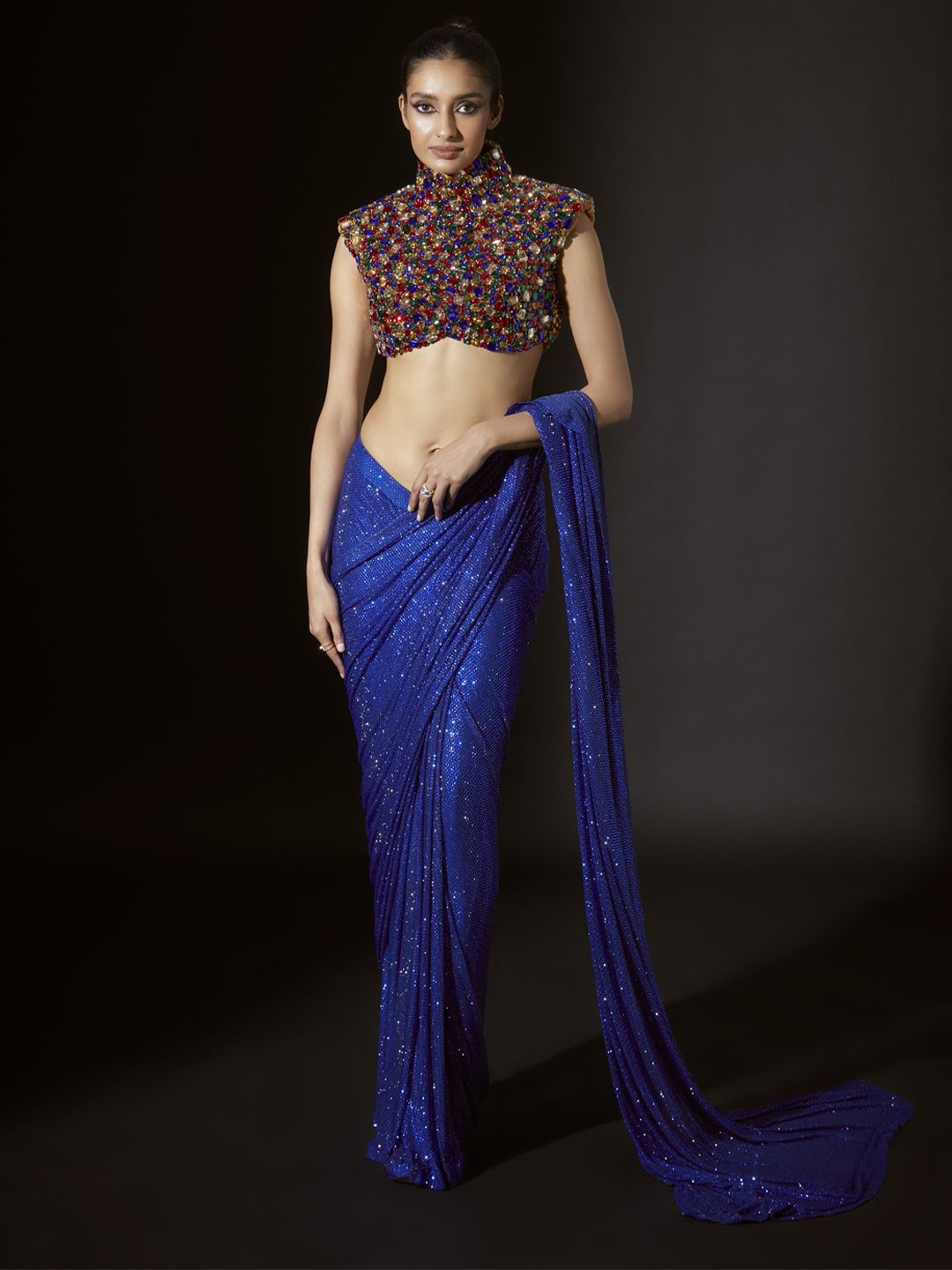 

ITRH Embellished Sequinned Net Saree, Blue