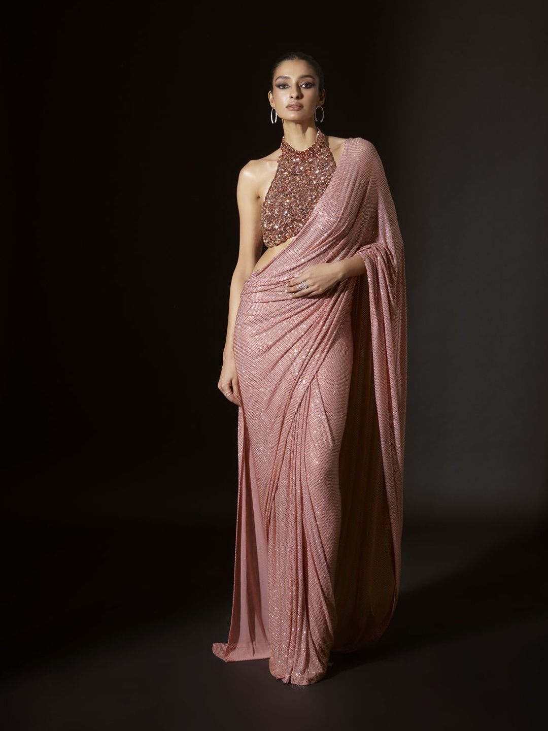 

ITRH Embellished Sequinned Net Saree, Peach