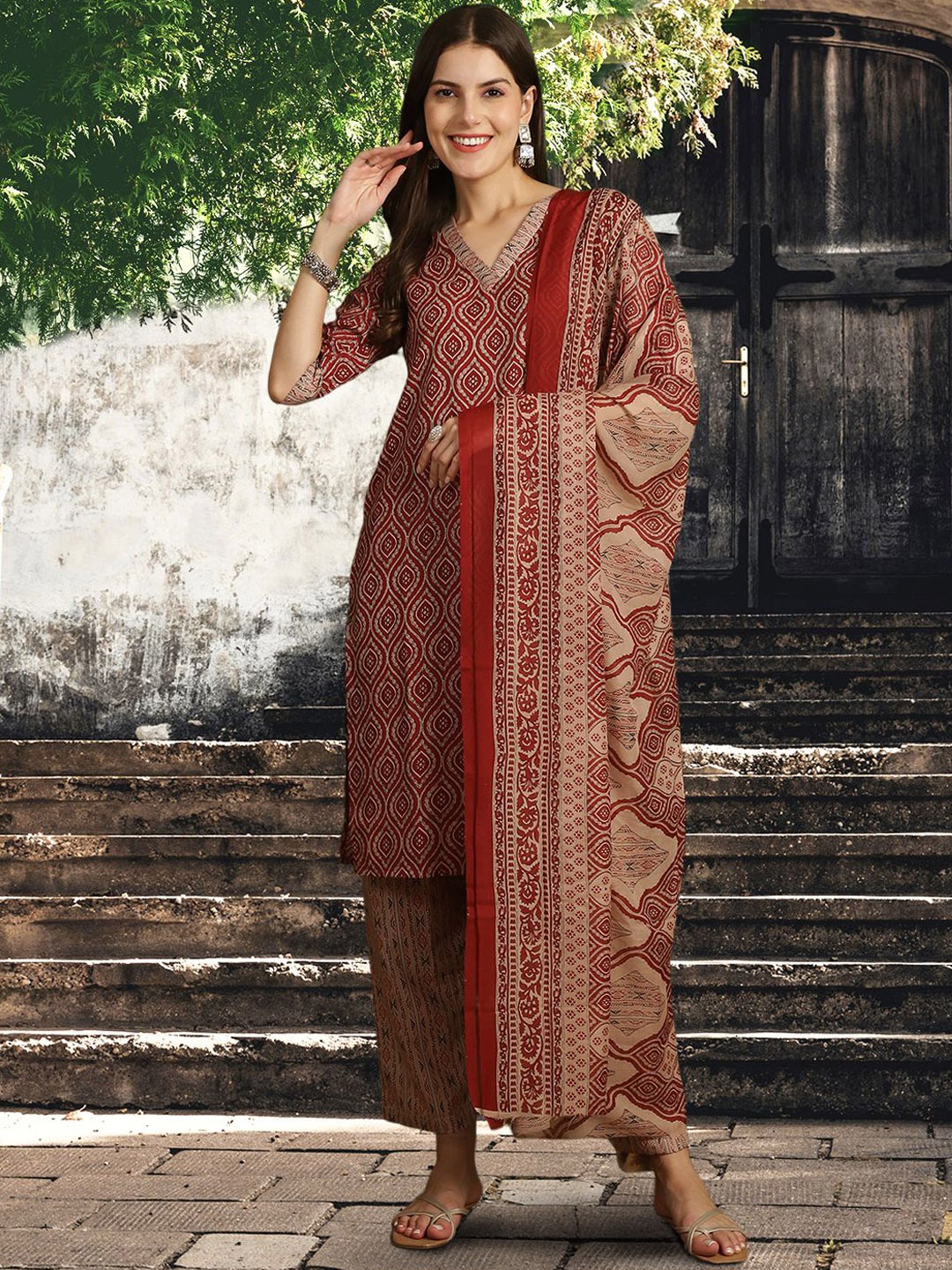 

7Threads Floral Printed Regular Pure Cotton Straight Kurta With Trousers & Dupatta, Maroon