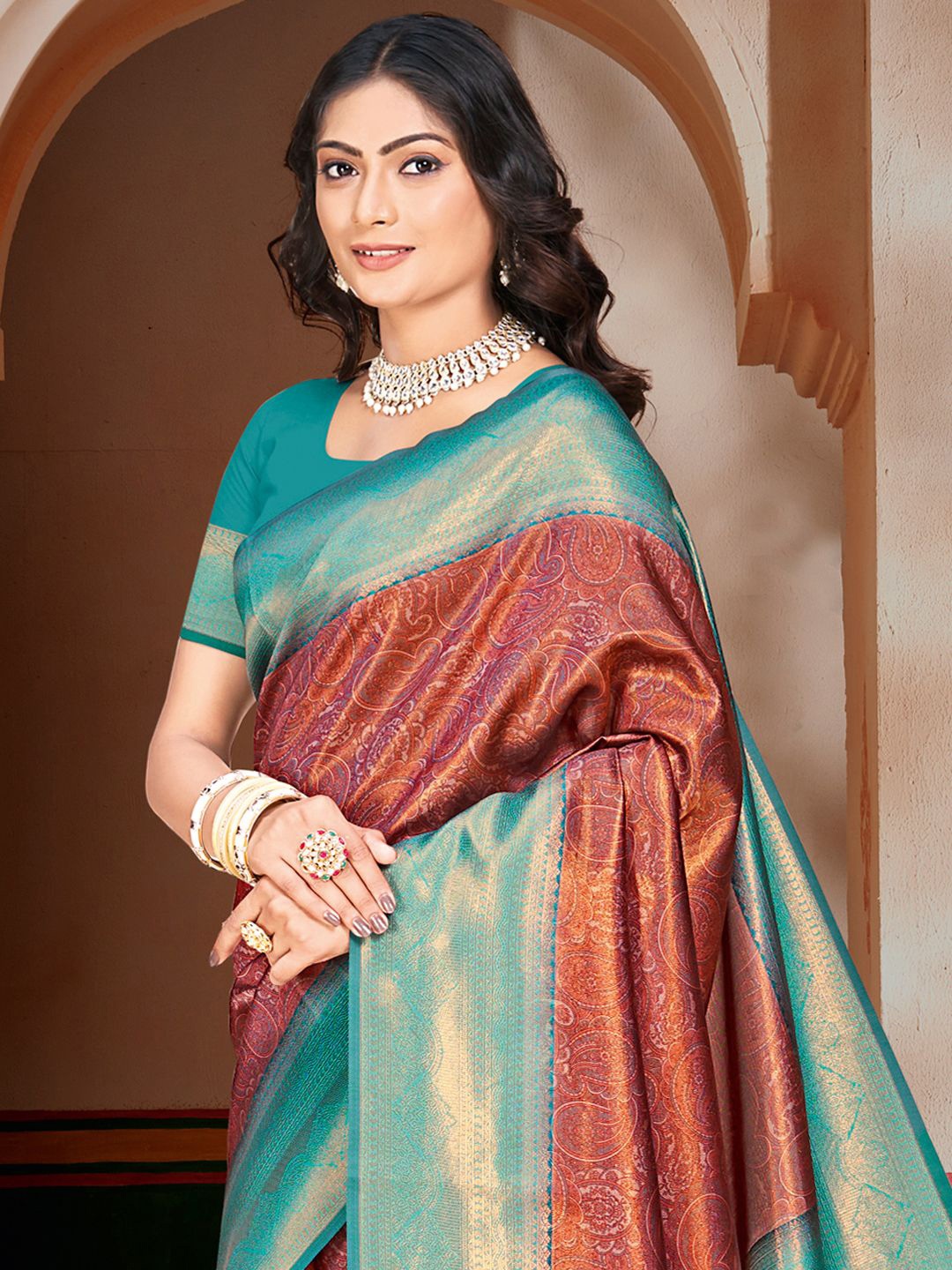 

Exclusiva Woven Design Zari Saree, Maroon