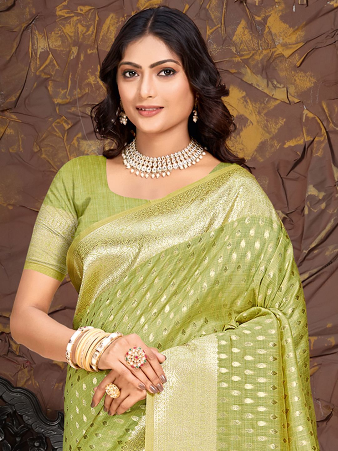 

Exclusiva Ethnic Motif Zari Woven Saree, Green