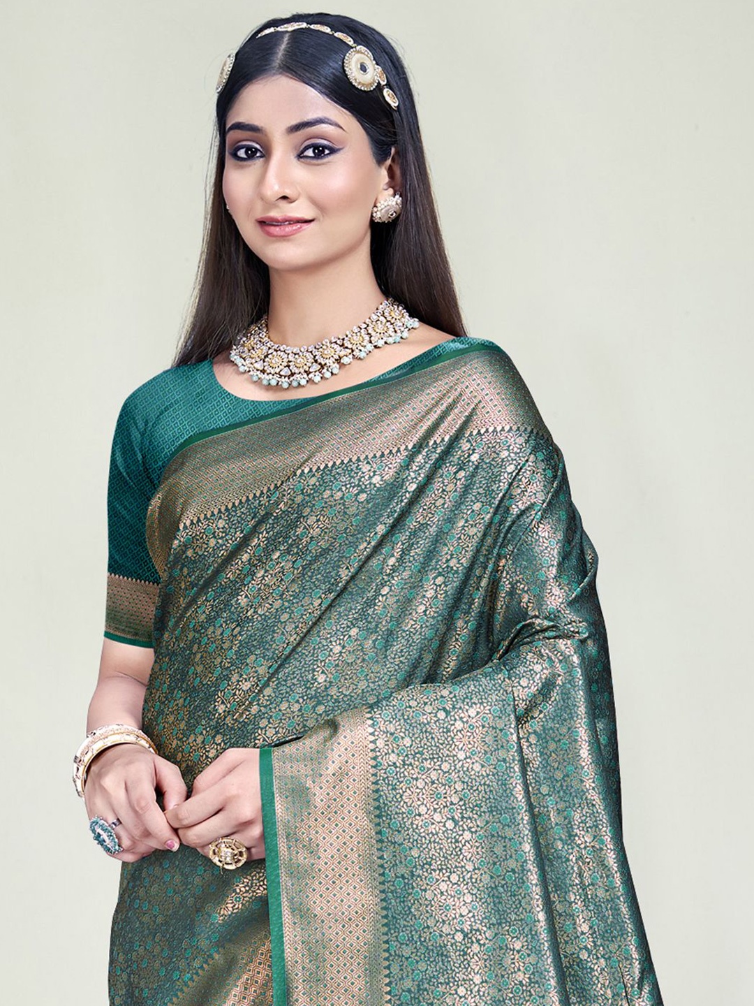 

Exclusiva Floral Zari Saree, Green