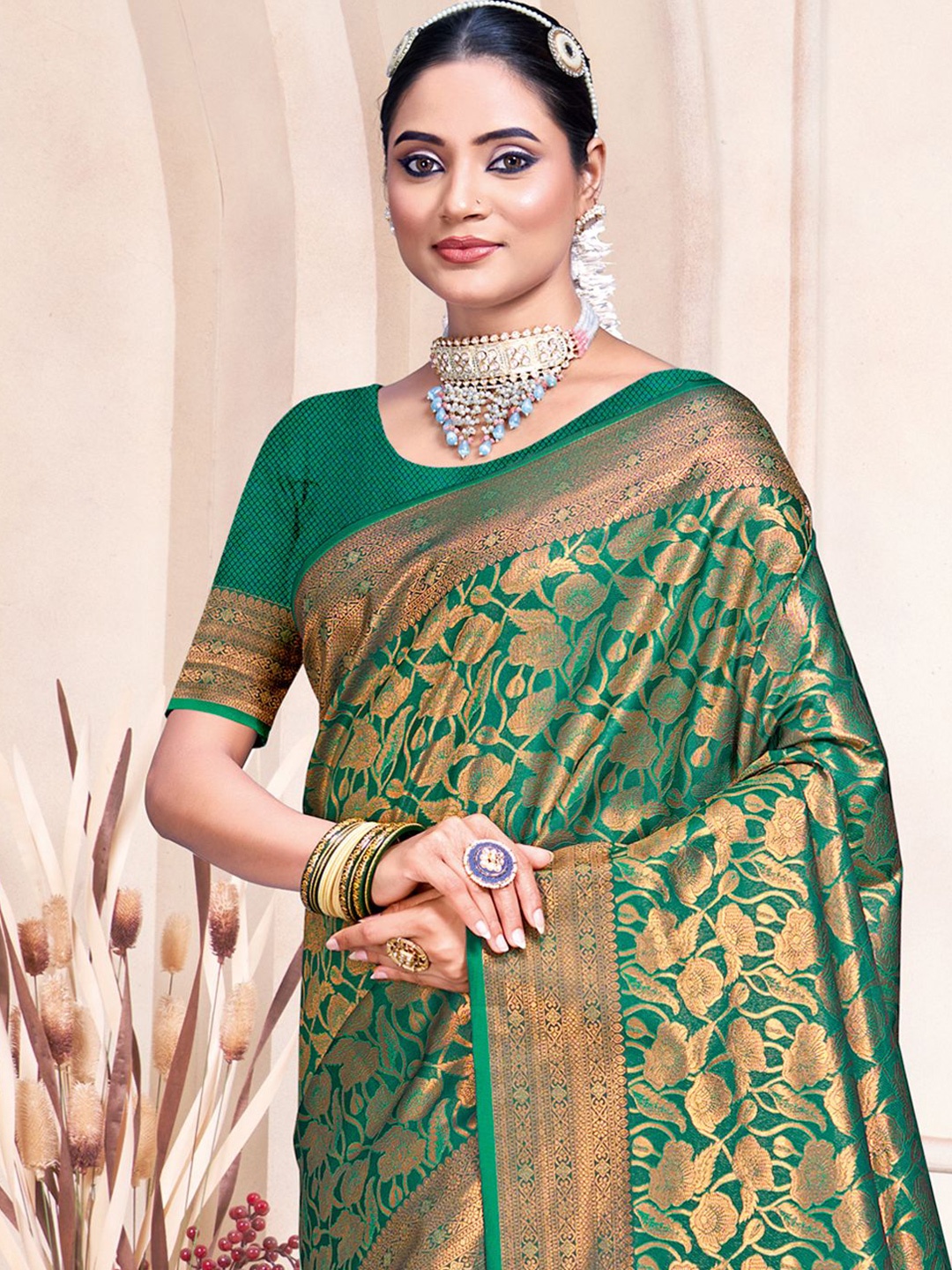 

Exclusiva Woven Design Zari Saree, Green