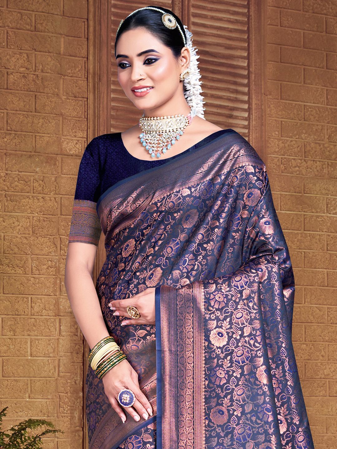 

Exclusiva Woven Design Zari Banarasi Saree, Navy blue