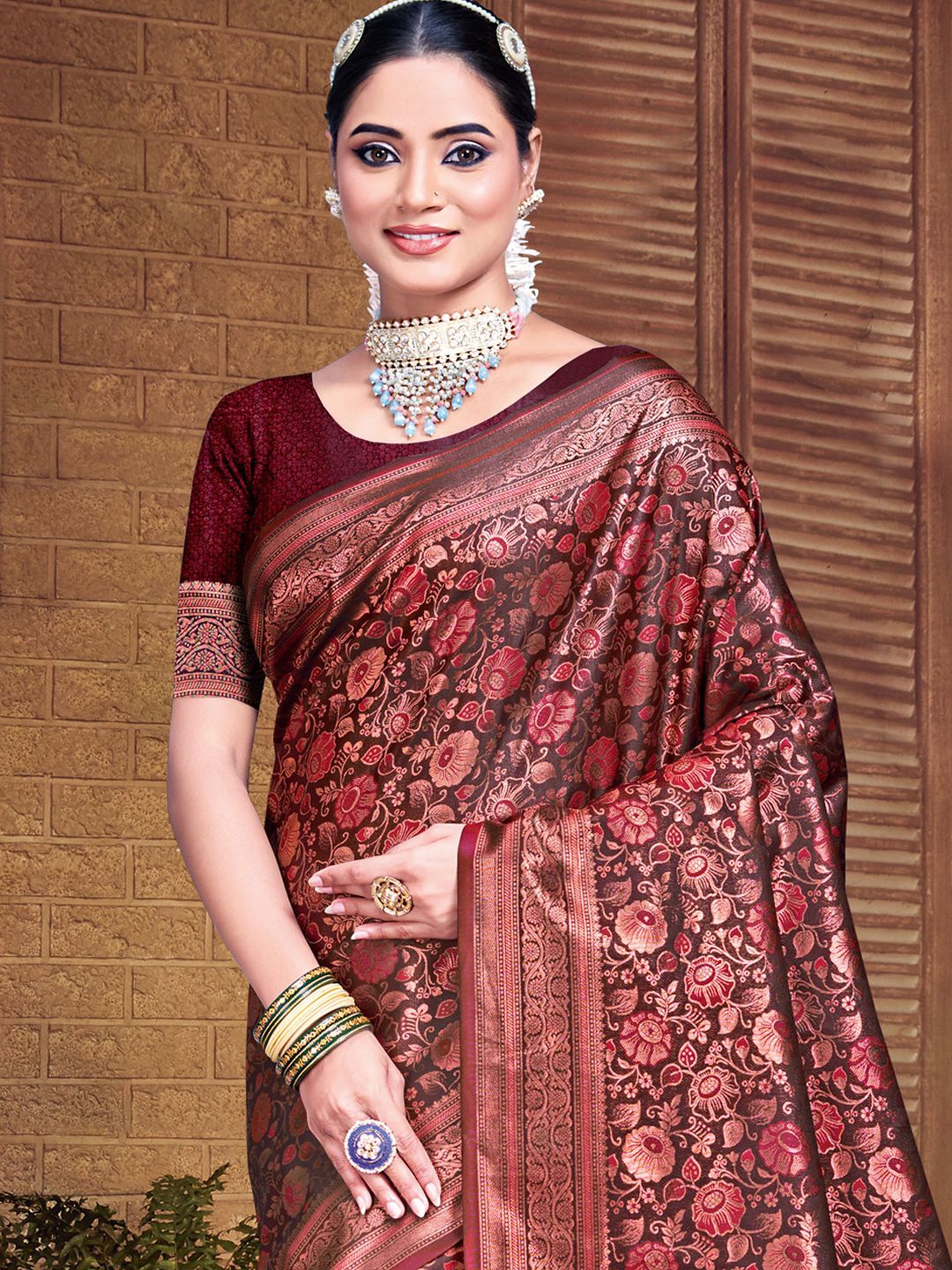 

Exclusiva Woven Design Zari Saree, Maroon