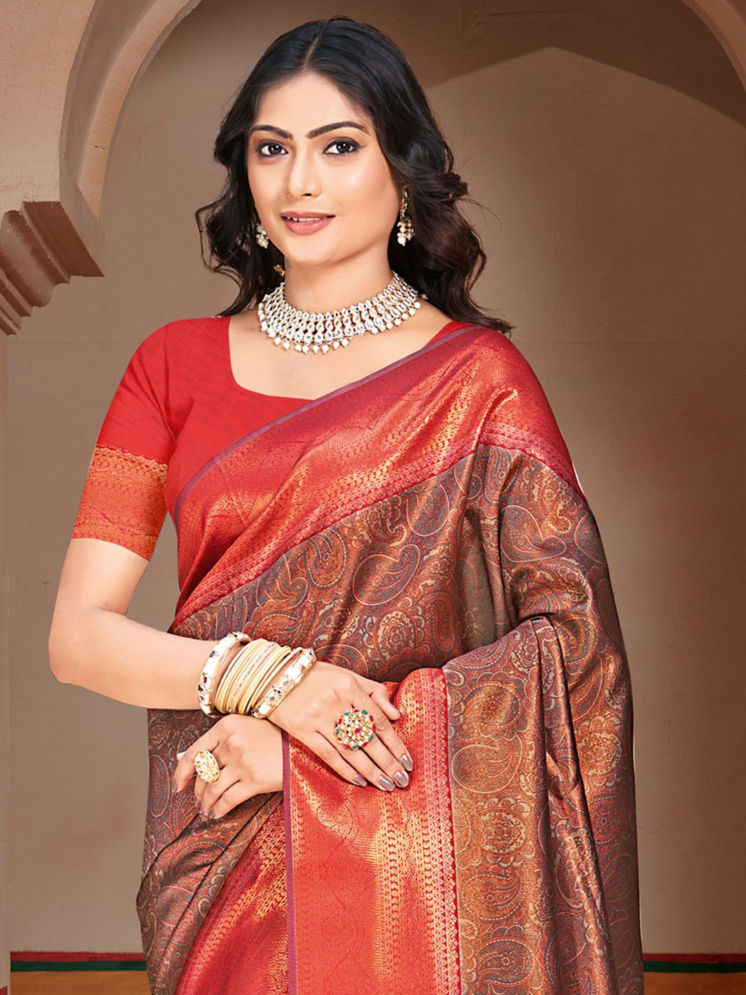 

Exclusiva Woven Design Zari Saree, Red