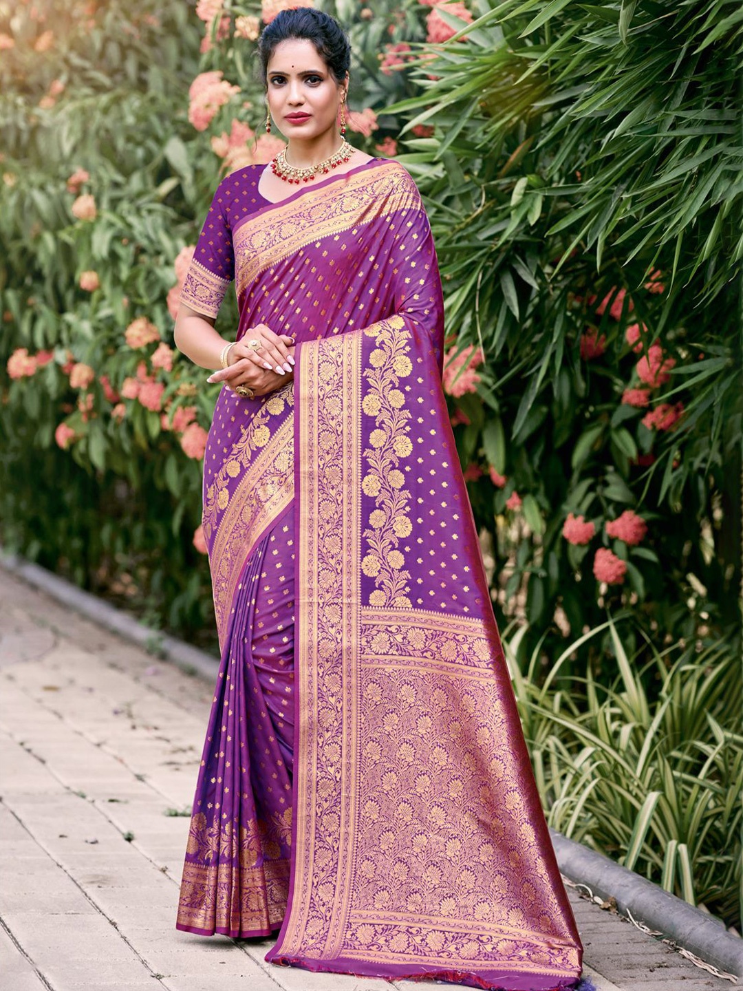 

Exclusiva Women Woven Design Zari Saree, Magenta