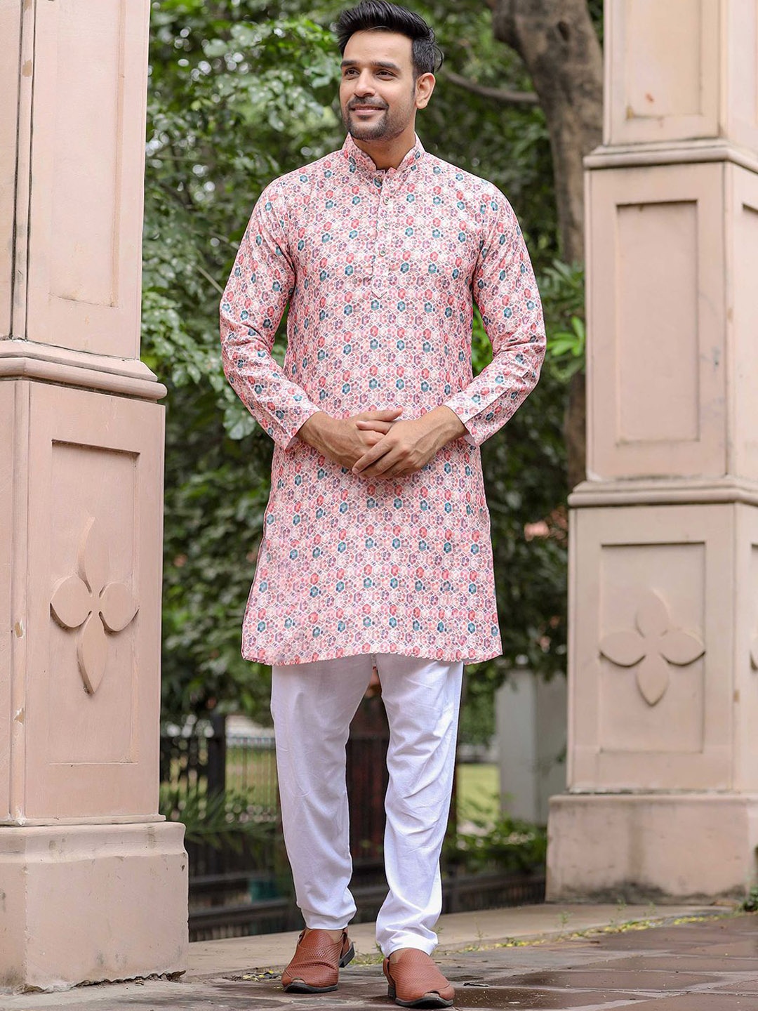 

Aanys Culture Geometric Printed Mandarin Collar Straight Kurta, Peach