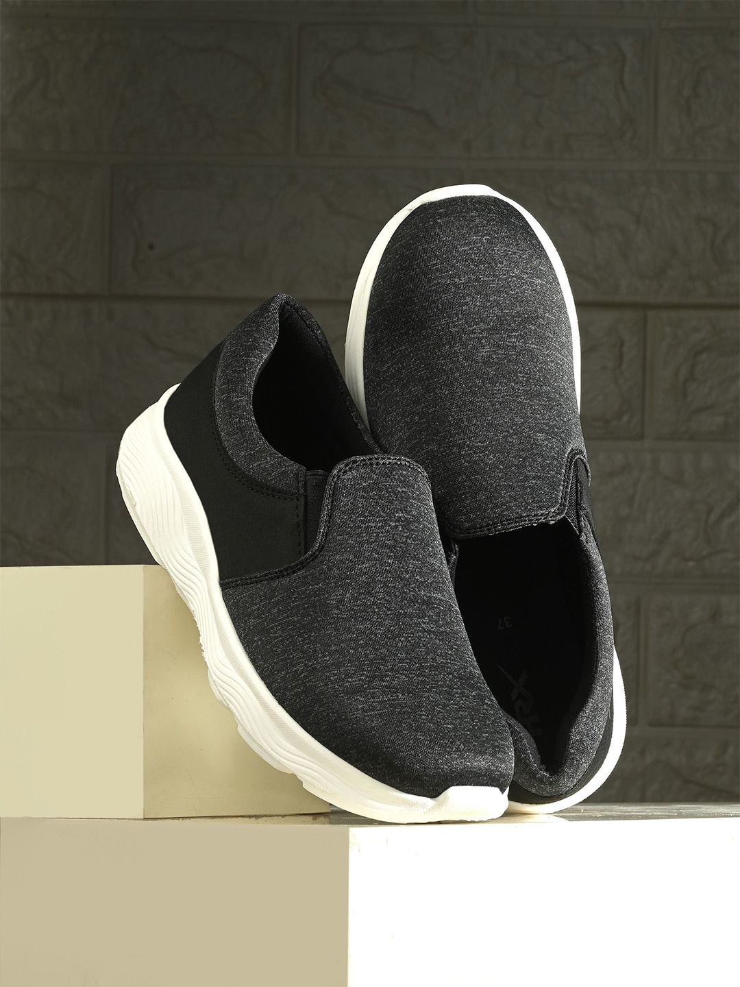 

HRX by Hrithik Roshan Women Textile Walking Marking Shoes, Black