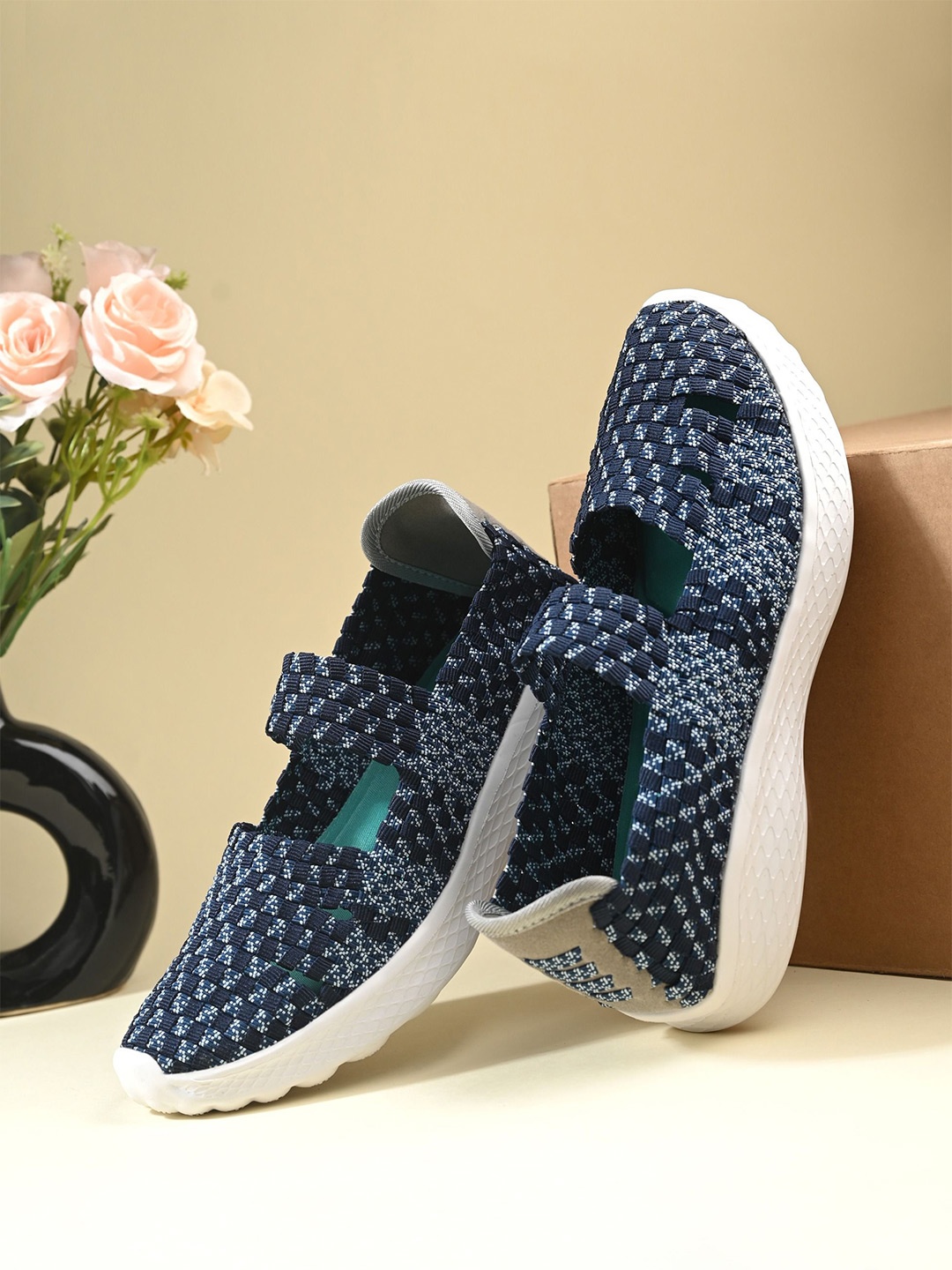 

HRX by Hrithik Roshan Women Textile Walking Shoes, Blue