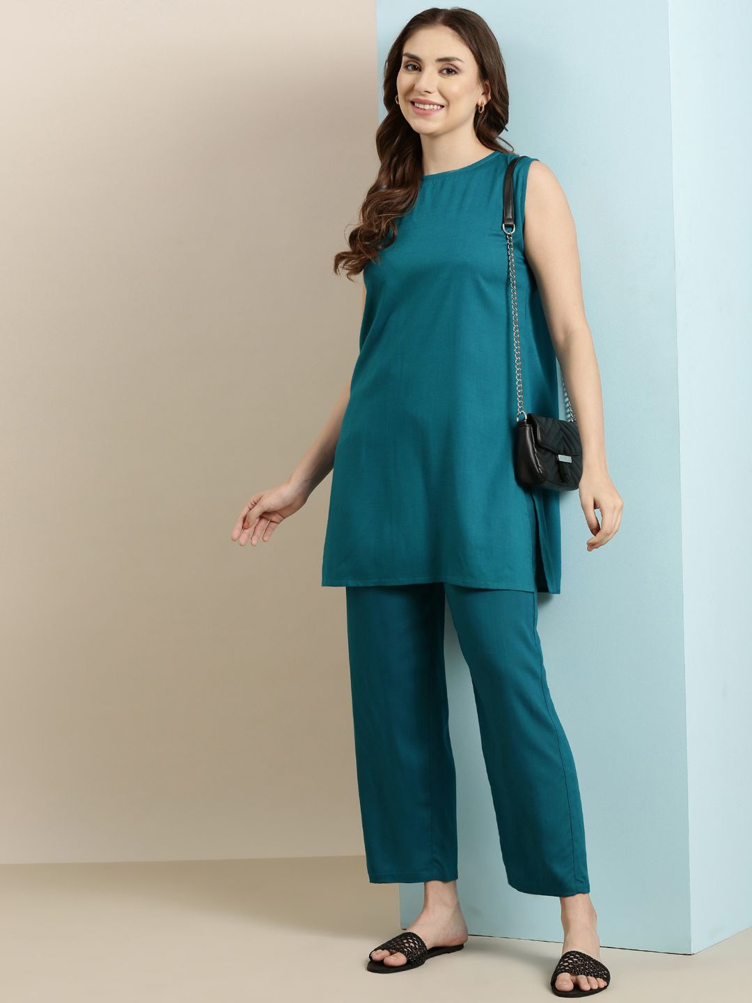 

SHOOLIN Sleeveless Shirt & Pant Co-Ord Set, Blue