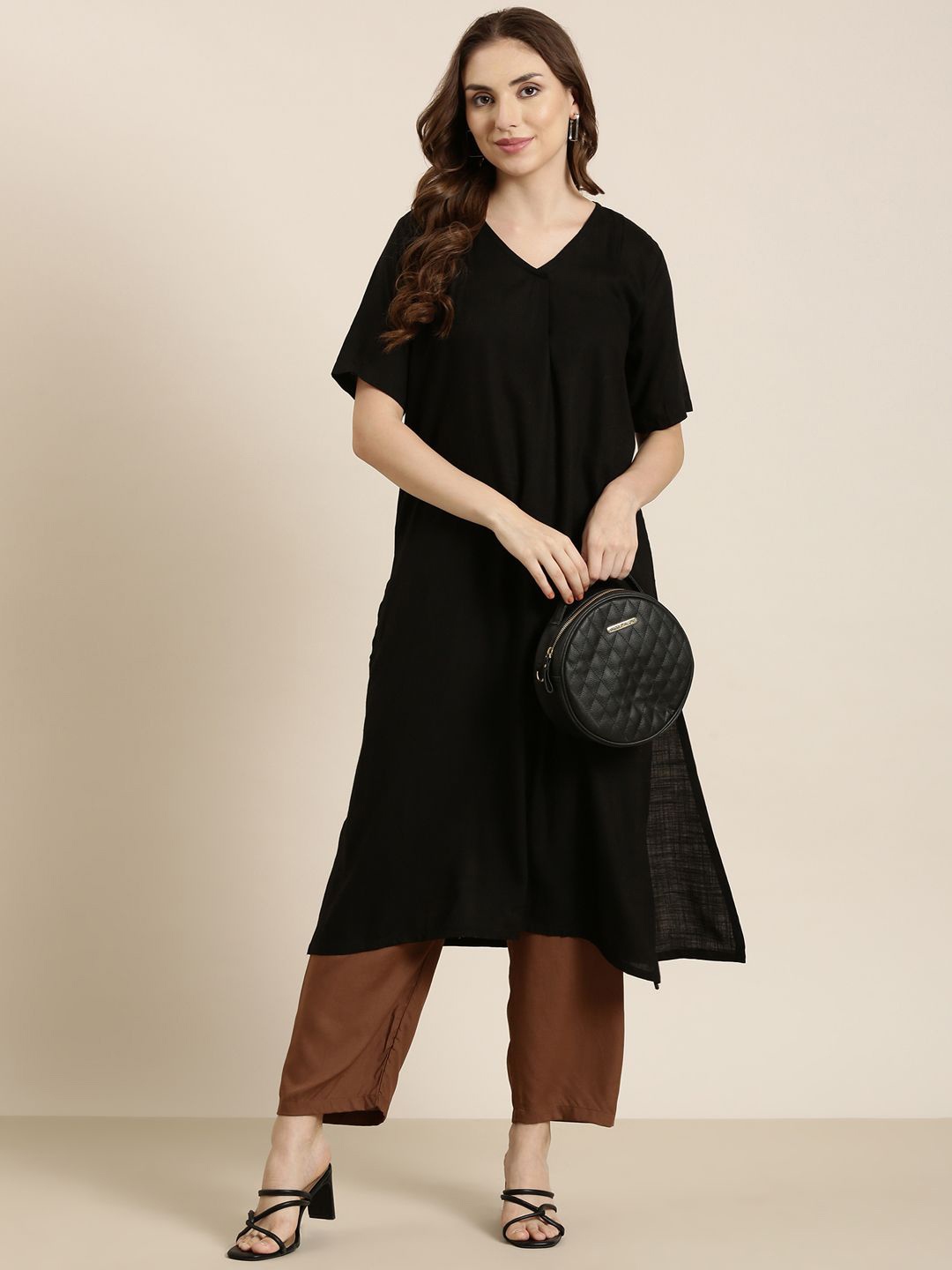

SHOOLIN V Neck Regular Kurta with Trousers, Black