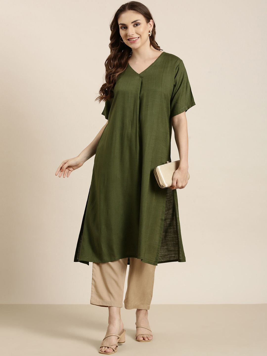

SHOOLIN V-Neck Straight Kurta With Trousers, Green