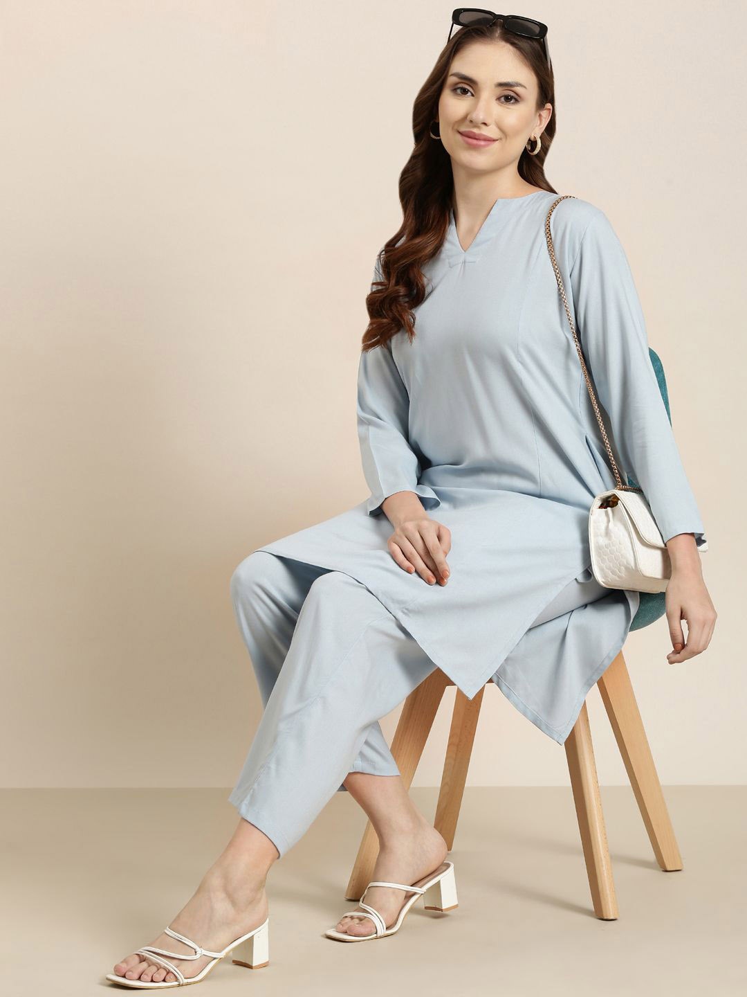 

SHOOLIN Notch Neck Regular Kurta with Trousers, Blue