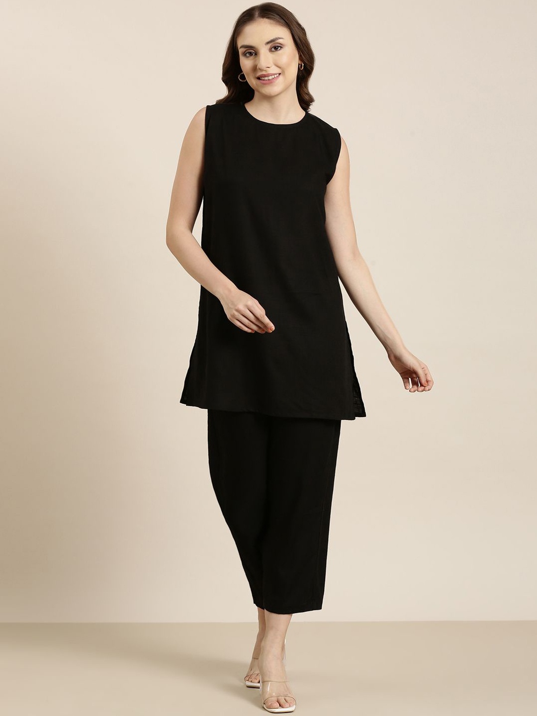 

SHOOLIN Round Neck Straight Kurta With Trousers, Black