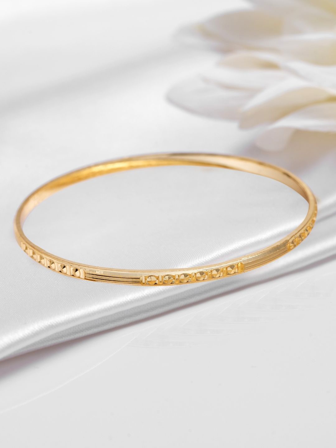 

Zavya 925 Pure Silver Gold-Plated Bangle