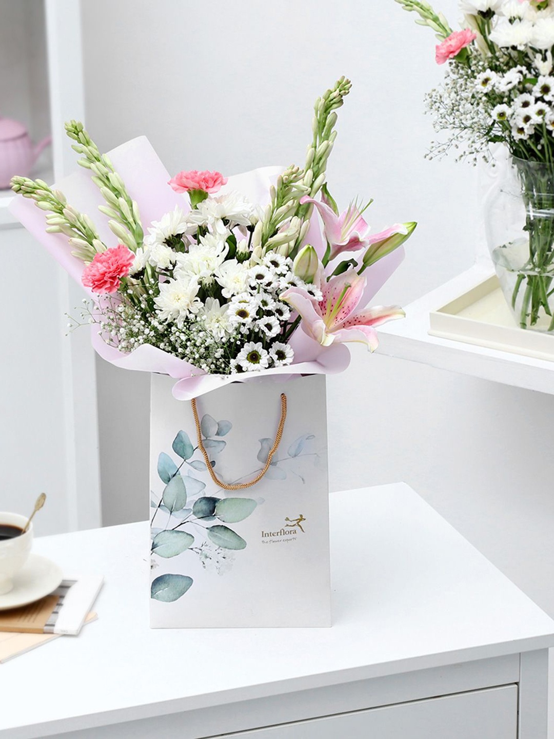 

Interflora 10 Pcs Fresh Flowers Bouquet, Multi