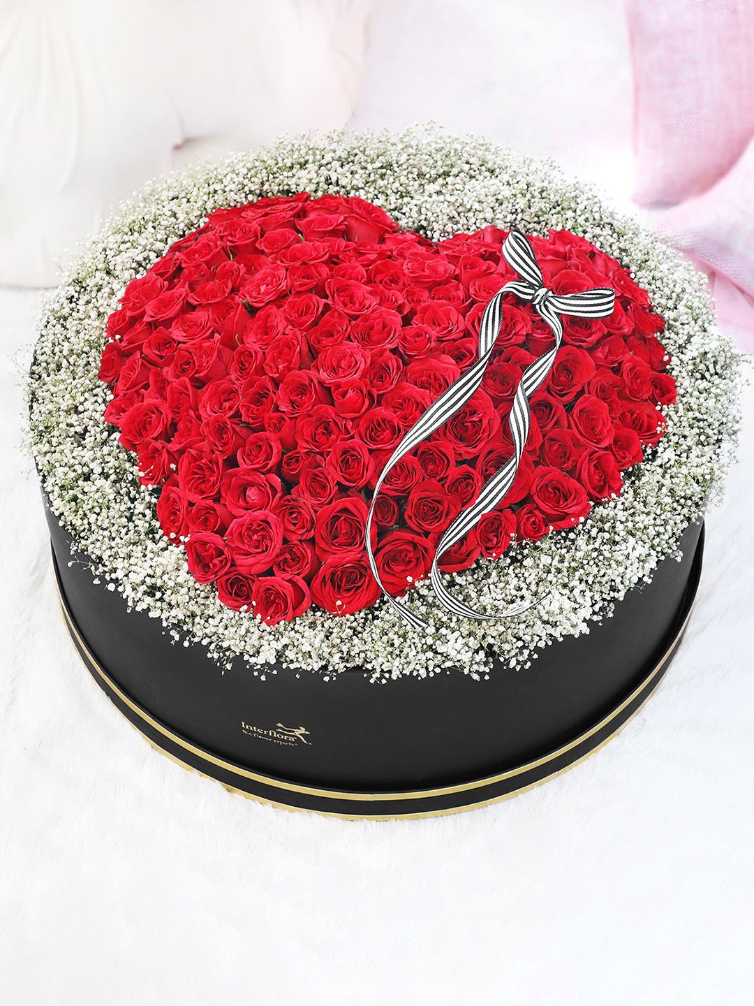 

Interflora 190-Pcs Mixed Fresh Flowers In Box, Red