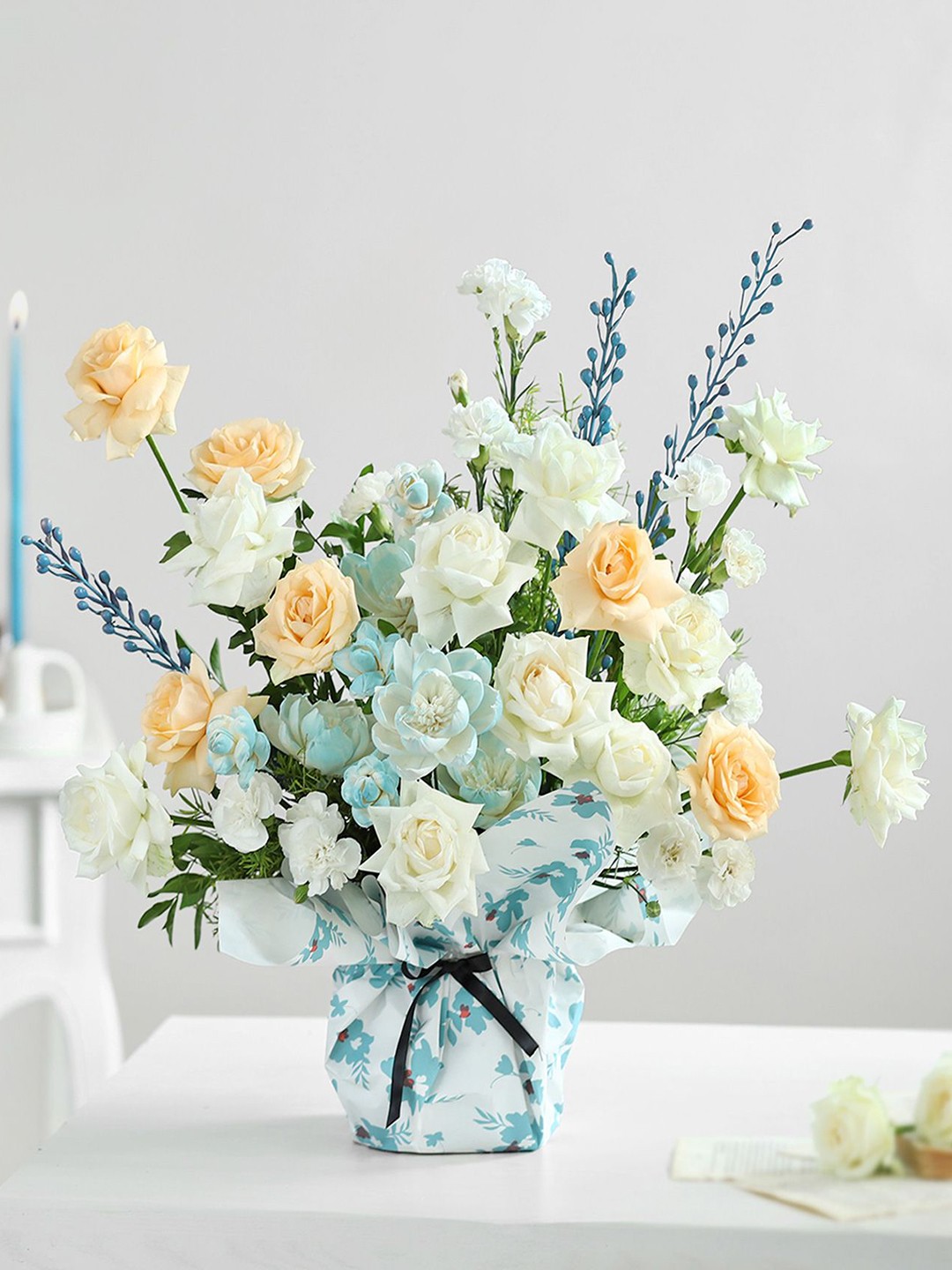 

Interflora 31-Pcs Mixed Fresh Flowers In Box, White