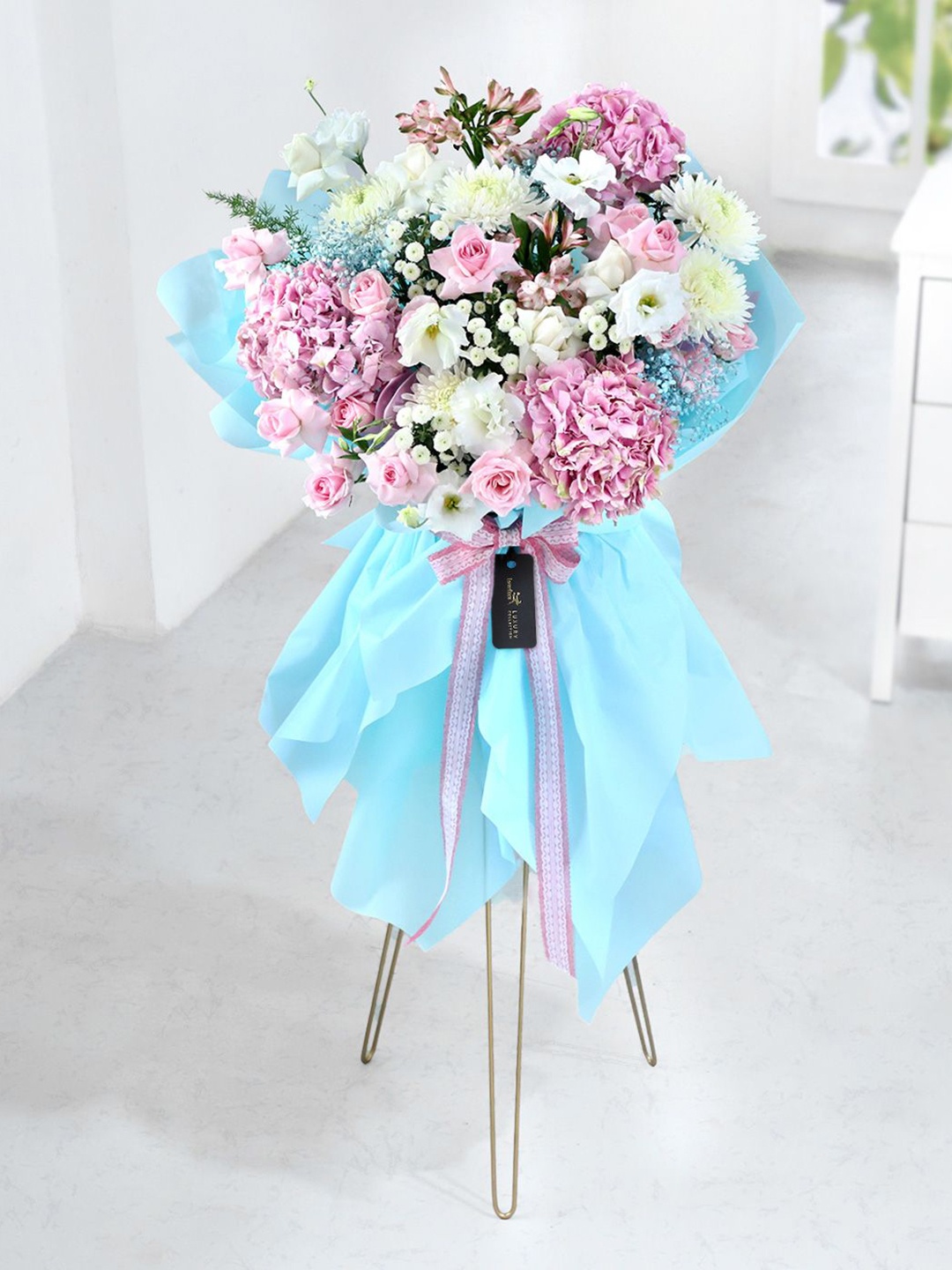 

Interflora 36-Pcs Mixed Fresh Flowers In Bouquet, Purple