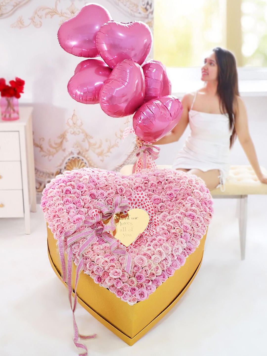 

Interflora 260-Pcs Roses Fresh Flowers In Box, Pink