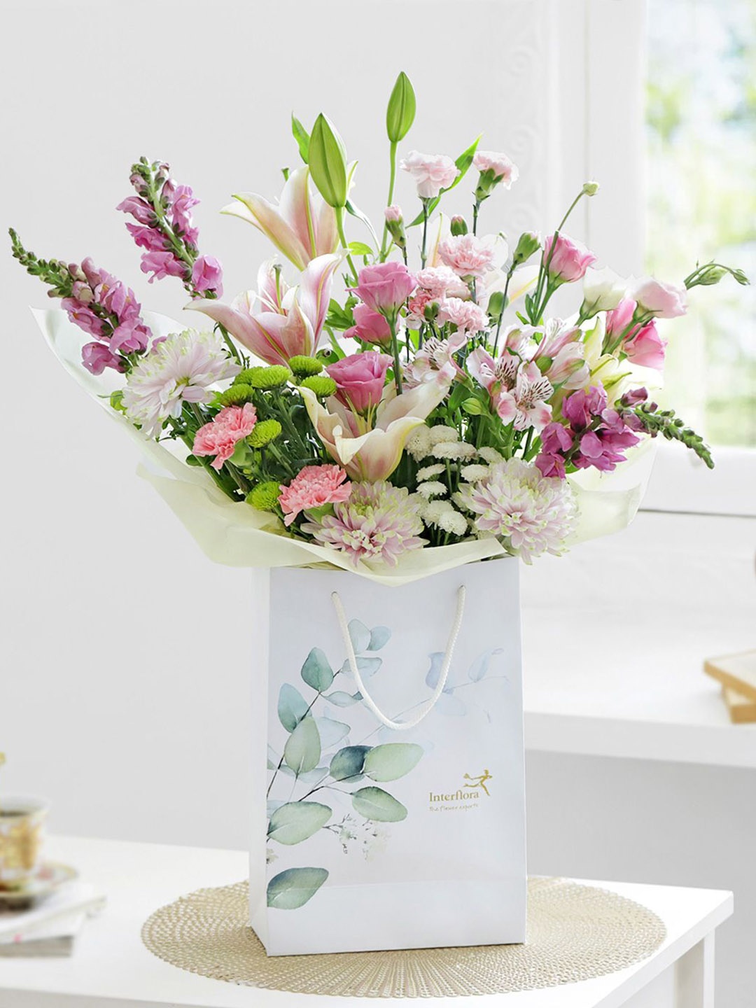 

Interflora 10-Pcs Mixed Fresh Flowers In Box, Yellow