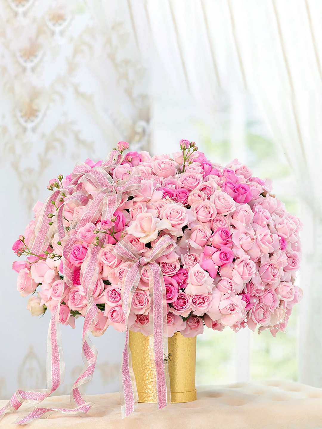 

Interflora 205-Pcs Mixed Fresh Flowers In Box, Pink