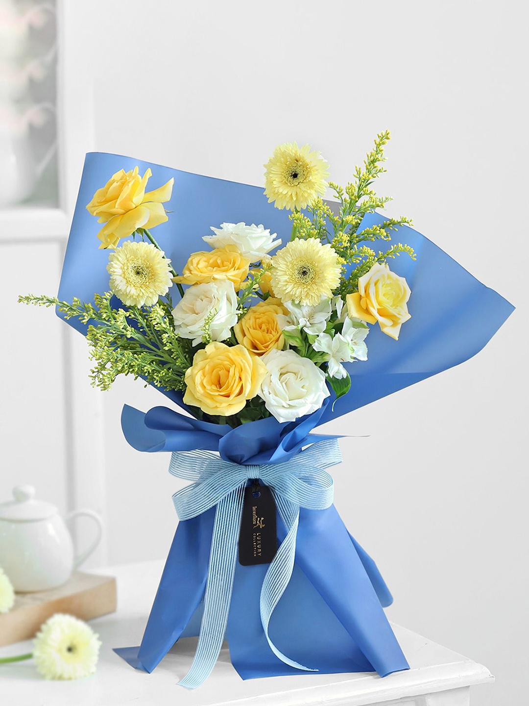 

Interflora 15-Pcs Mixed Fresh Flowers Bouquet, Yellow