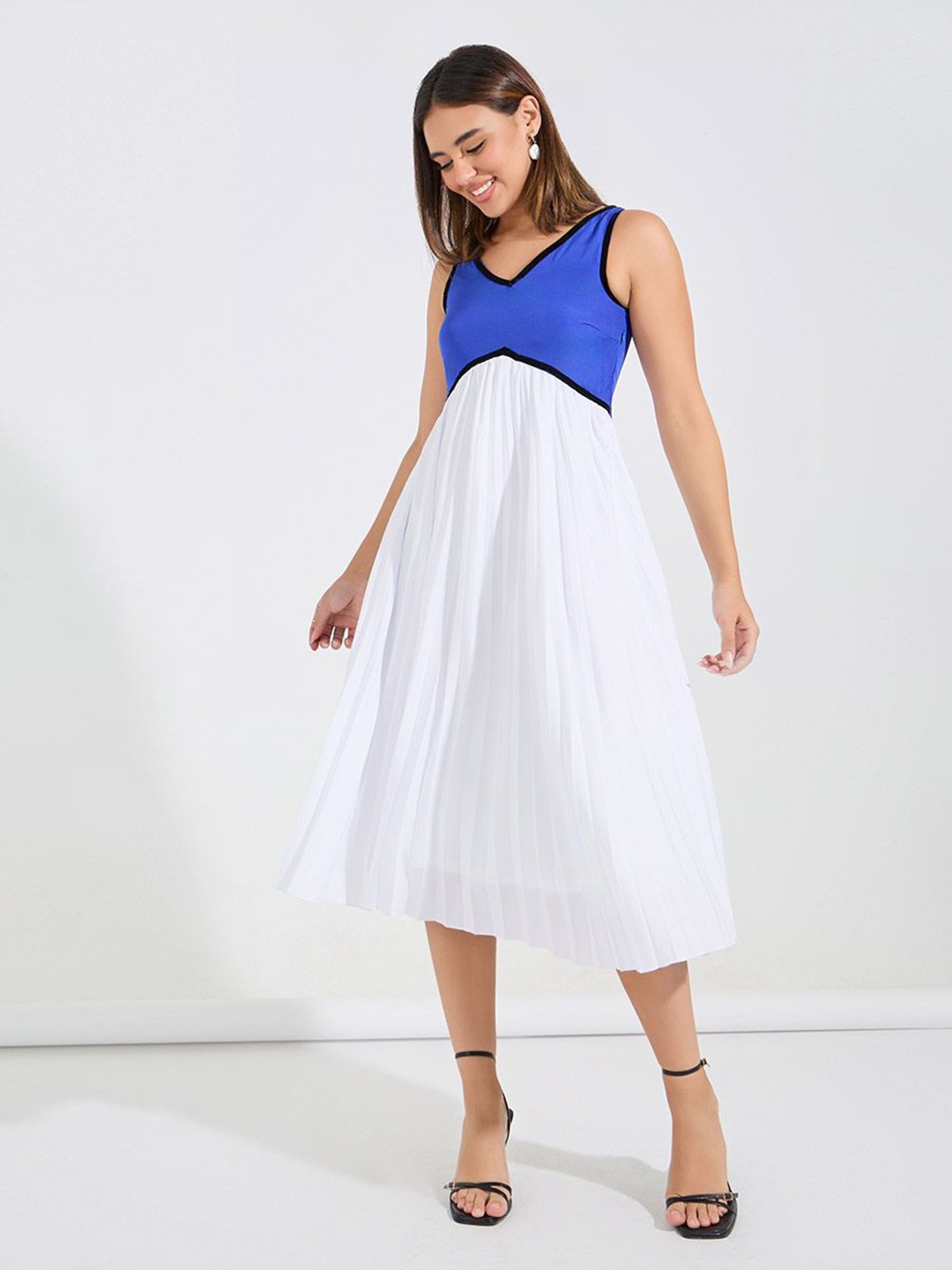 

Styli Women Colourblocked V Neck Pleated Midi Length A Line Dress, White