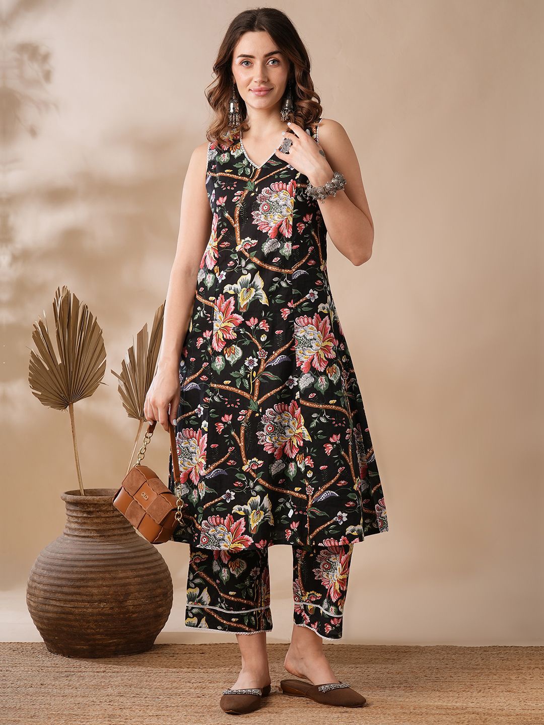 

Globus Black & Pink Floral Printed Regular Pure Cotton Kurta with Trousers