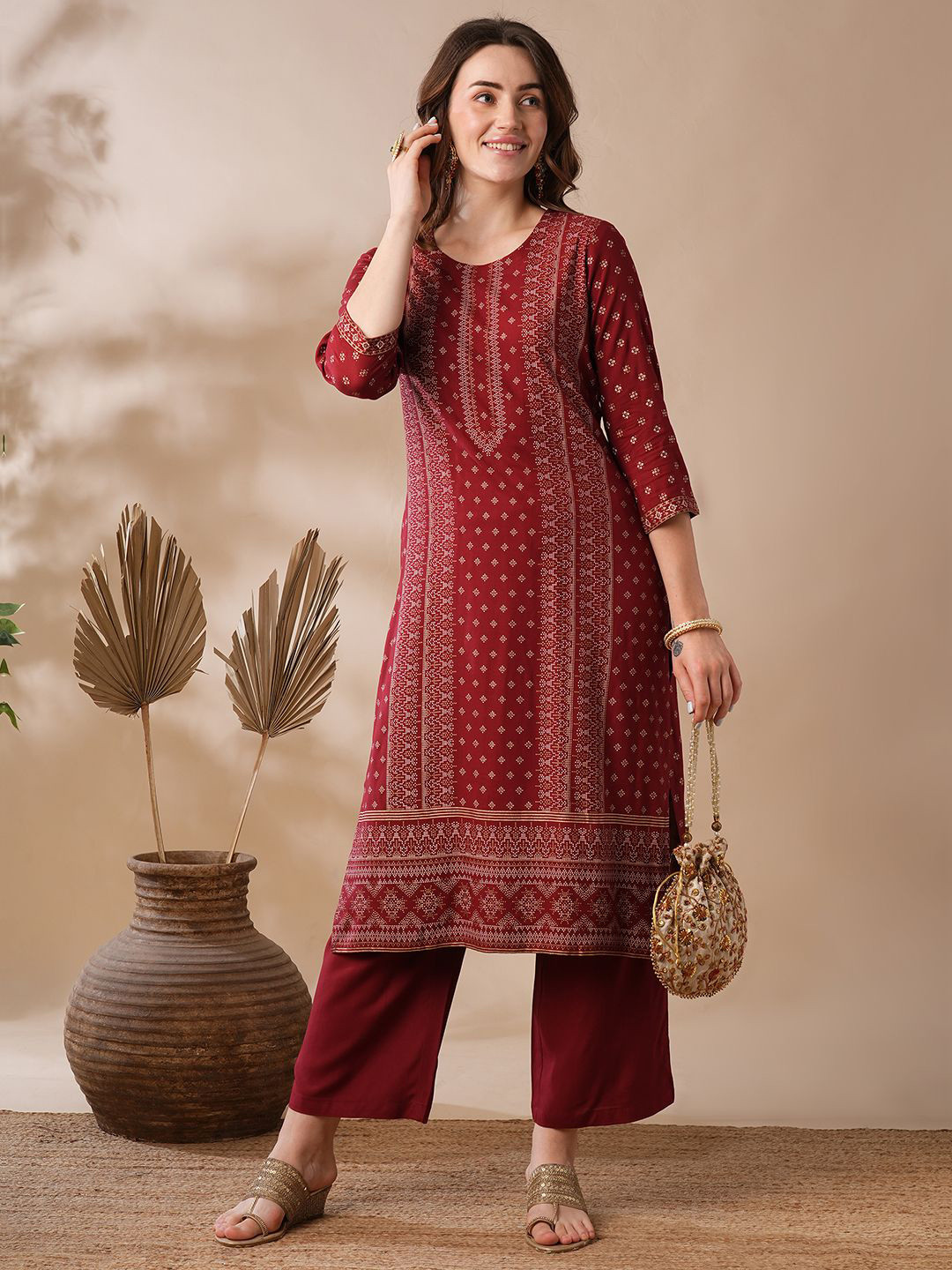 

Globus Ethnic Motifs Printed St Kurta with Trousers, Maroon